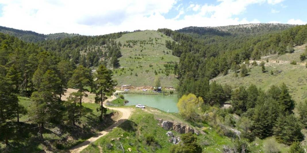 Gören Karadeniz sanıyor ama burası İç Anadolu! 1800 rakımda saklı cennet: Çerçialan göleti göreni büyülüyor! 6